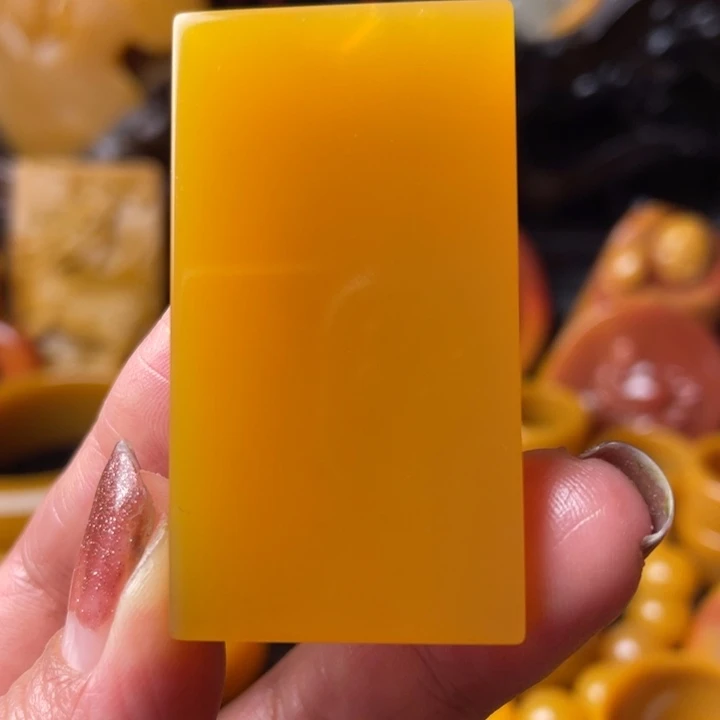 未镶嵌石英质玉（黄龙玉）颈饰