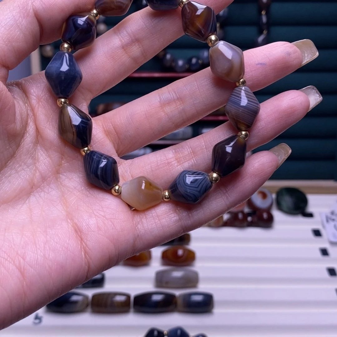 虾****玛瑙/玉髓合金颈饰