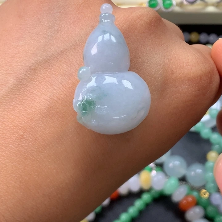 翡翠未镶嵌颈饰立体葫芦