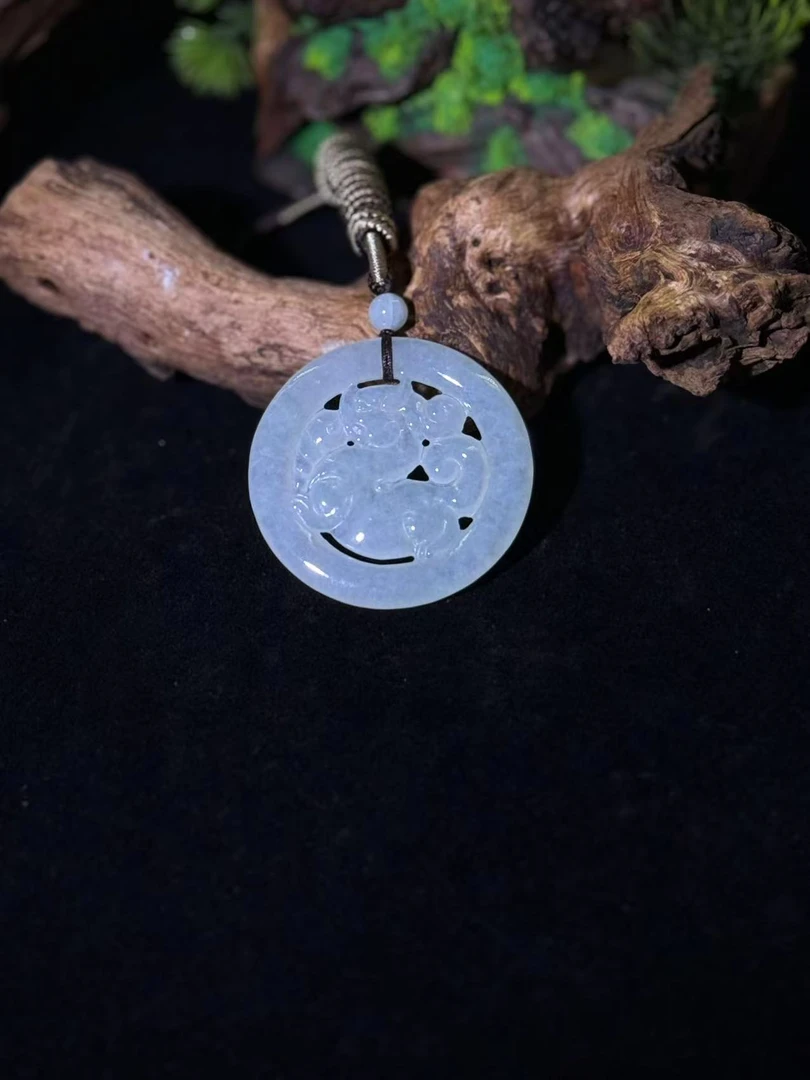 天然A货翡翠白冰麒麟吊坠-F119