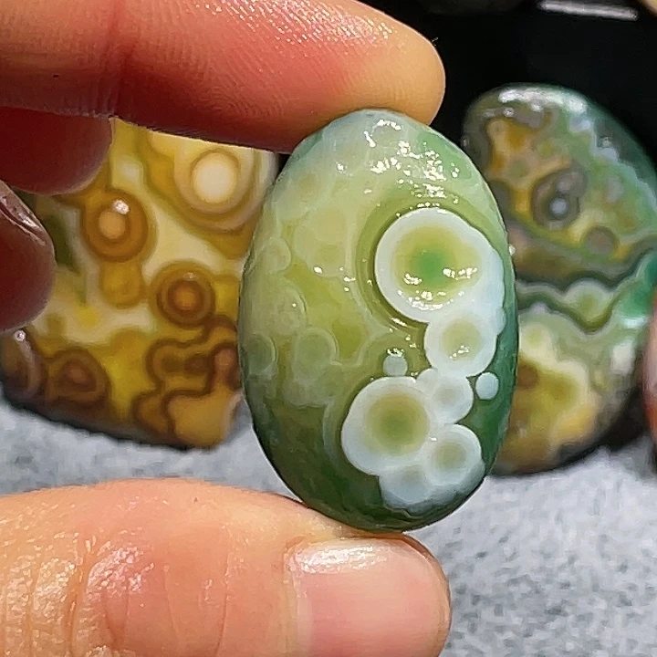 玛瑙/玉髓未镶嵌珠宝奇石