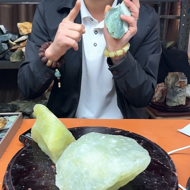 蛇纹石玉原石未镶嵌随机