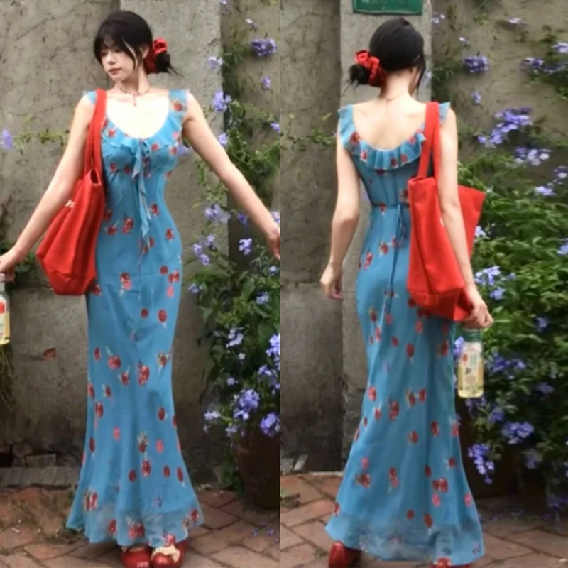 多巴胺绝美碎花蓝色花边吊带连衣裙2025新款夏季海边度假鱼尾长裙