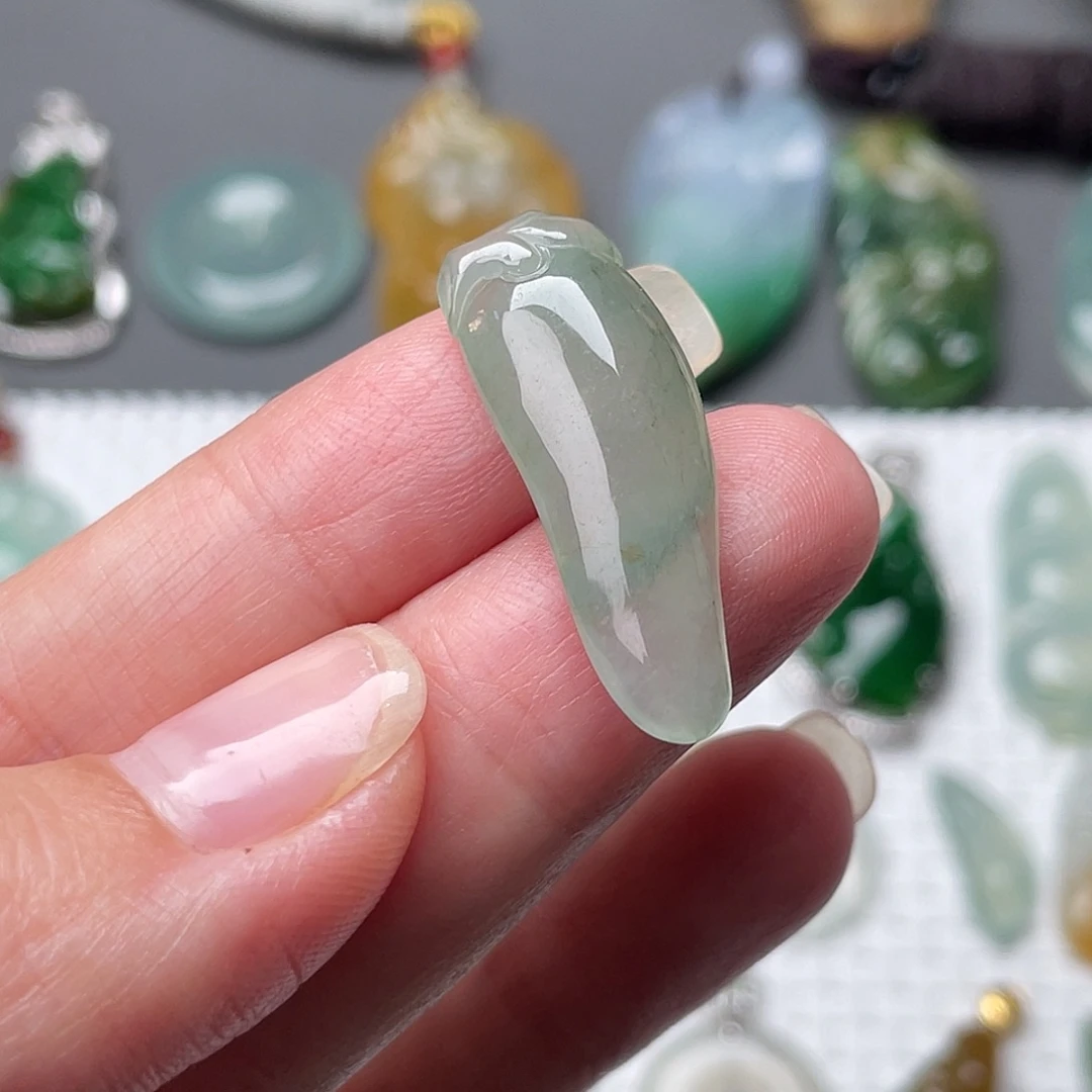 翡翠未镶嵌颈饰福瓜