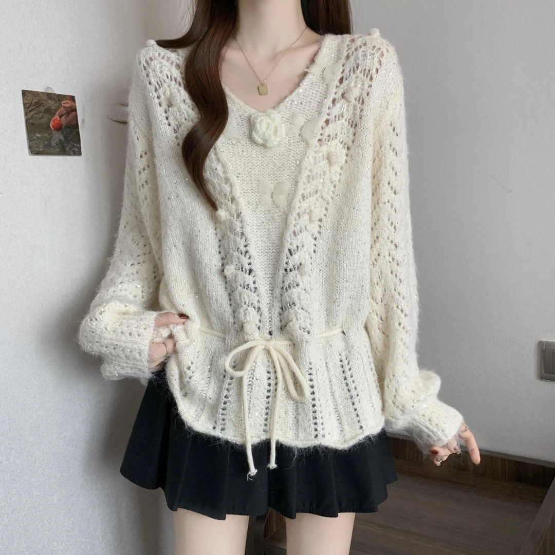时尚大码2025秋款V领毛衣气质显瘦镂空针织衫松弛感宽松显瘦上衣
