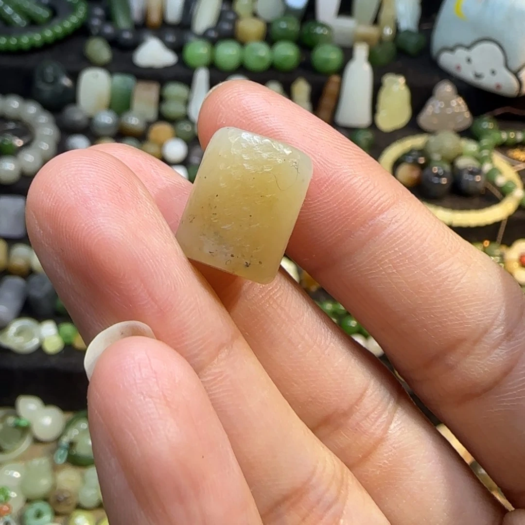 和田玉未镶嵌颈饰糖青花路路通