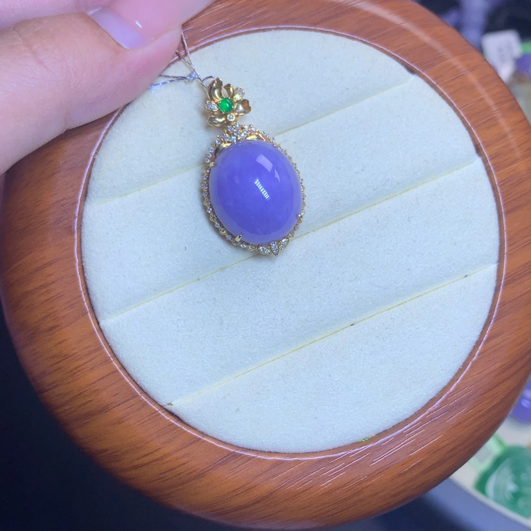 颈饰18K金镶嵌翡翠