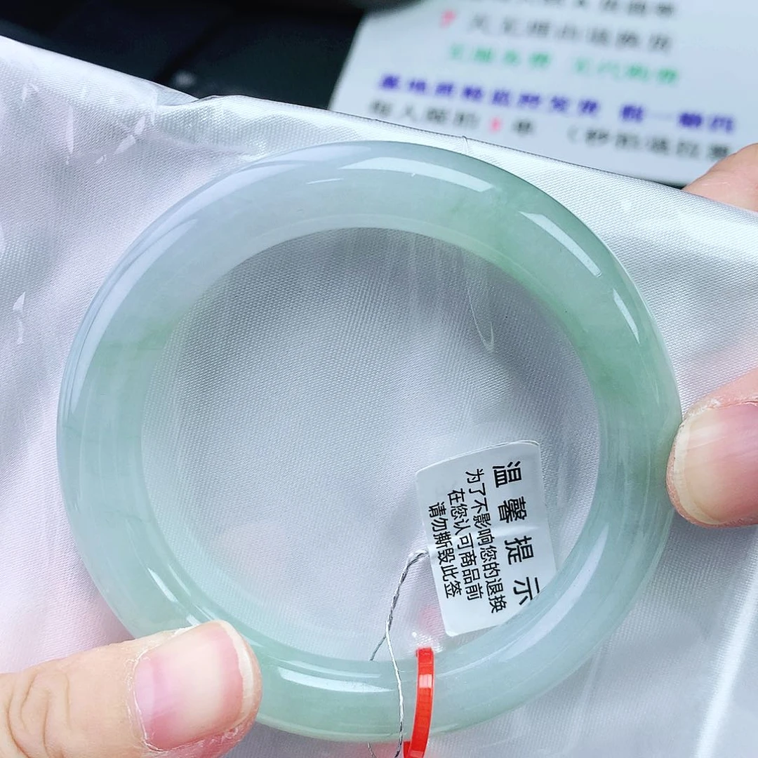 翡翠手镯未镶嵌54圈