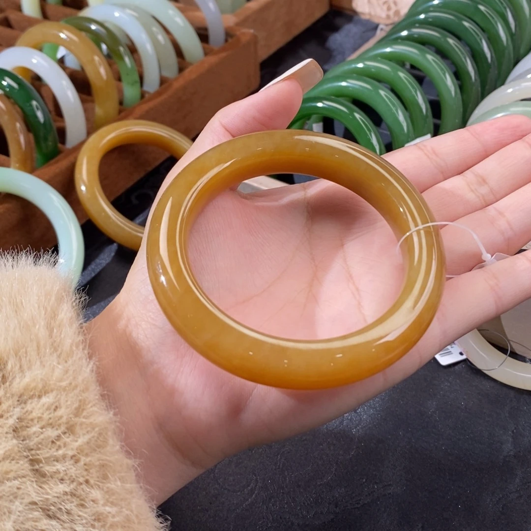 和田玉未镶嵌手镯