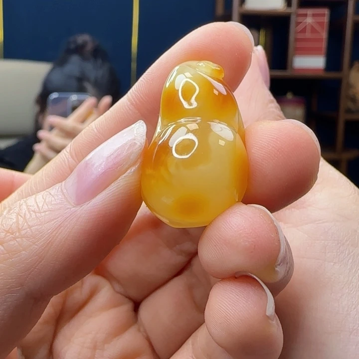 蜜蜡吊坠(赠链)未镶嵌