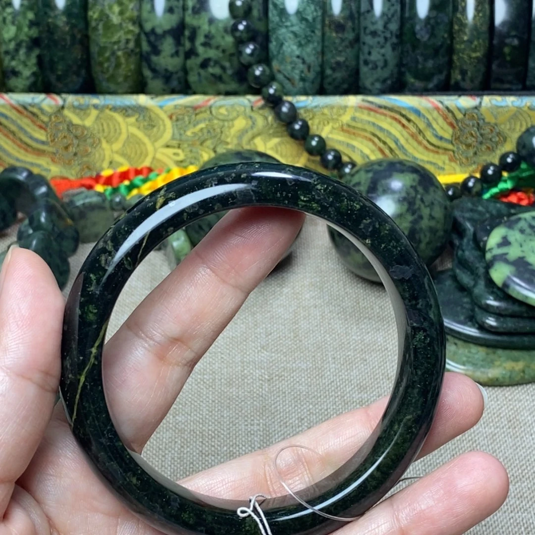 蛇纹石玉手镯未镶嵌扬***使