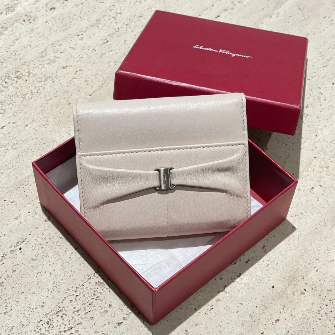 99新 FERRAGAMO/菲拉格慕 粉色蝴蝶结钱包