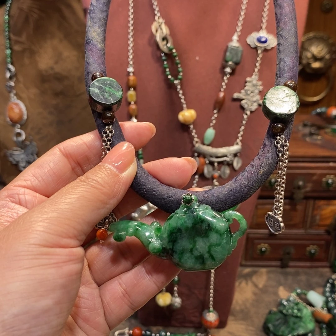 翡翠吊坠(赠链)未镶嵌