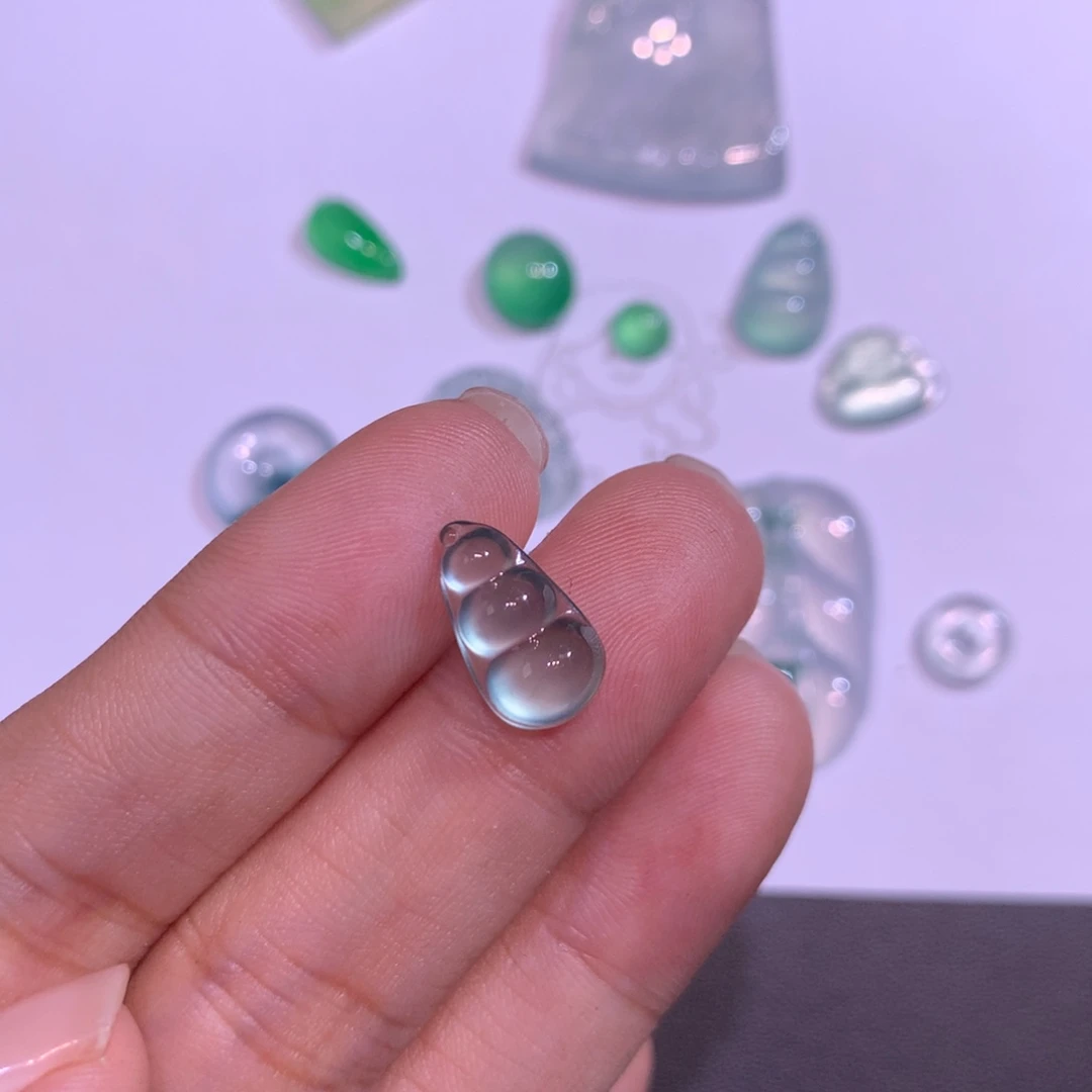 翡翠未镶嵌颈饰豆