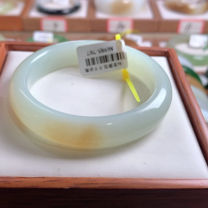 【闪购商品】和田玉手镯未镶嵌55