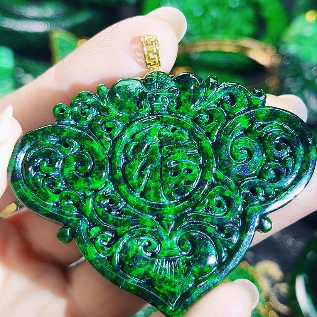 颈饰18K金镶嵌翡翠