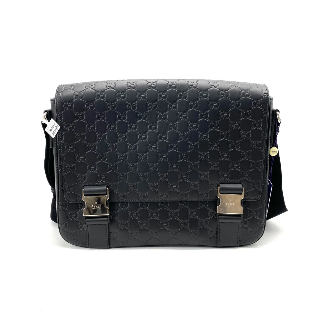 95新 GUCCI/古驰 98新 黑色全皮压花双扣邮差包 尺寸33/24经典