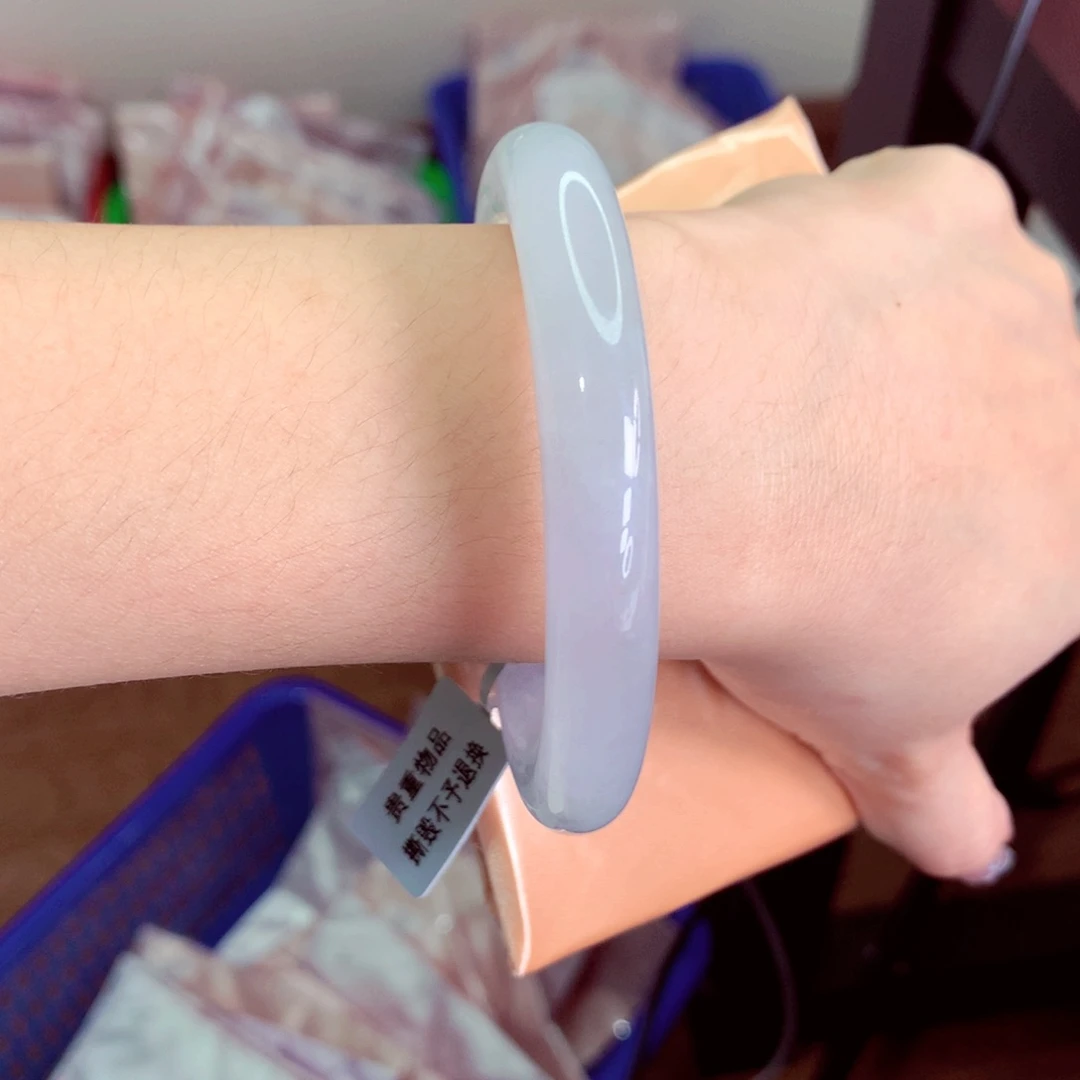 翡翠手镯未镶嵌A****?天然缅甸翡翠A货手镯 47号