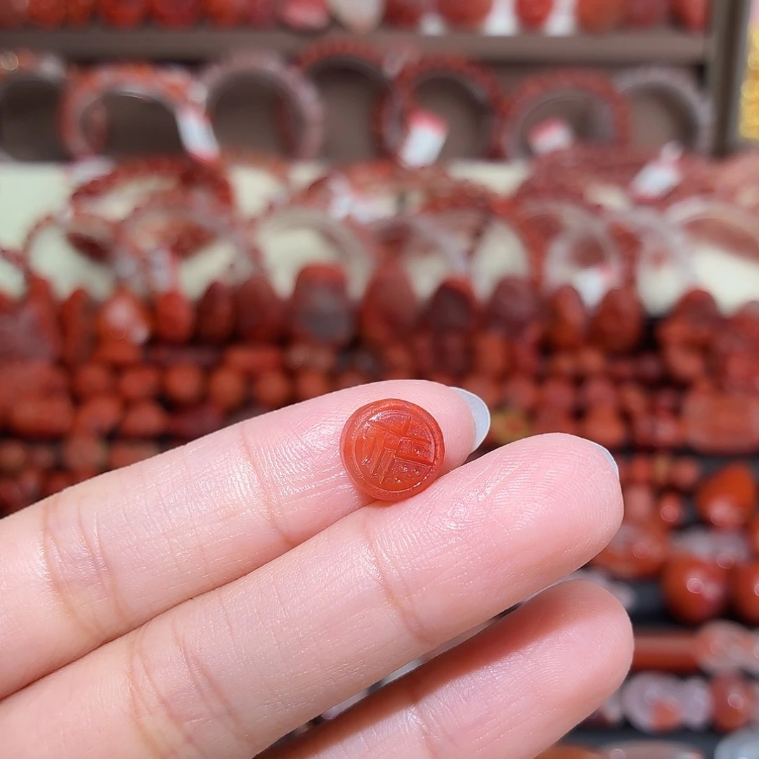 南红玛瑙未镶嵌颈饰福币10+