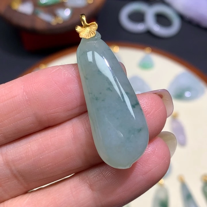 翡翠18K金镶嵌颈饰