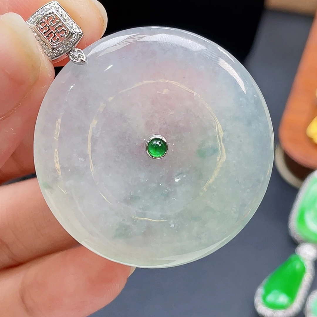 翡翠18K金镶嵌颈饰飘花平安扣