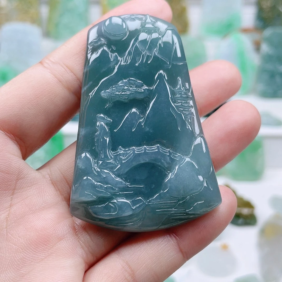 翡翠颈饰未镶嵌山水