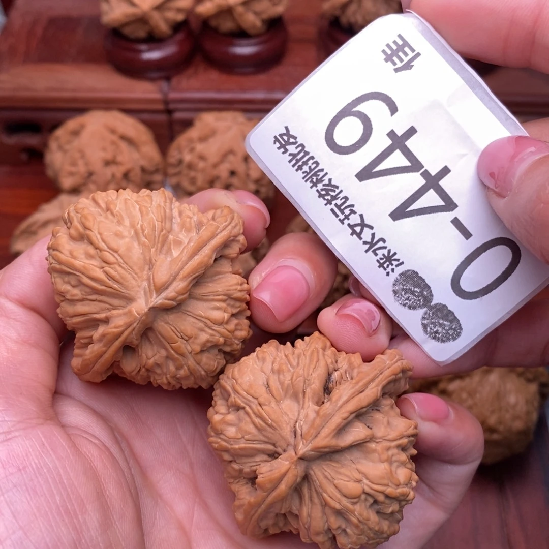 余***温文玩核桃把件44球白