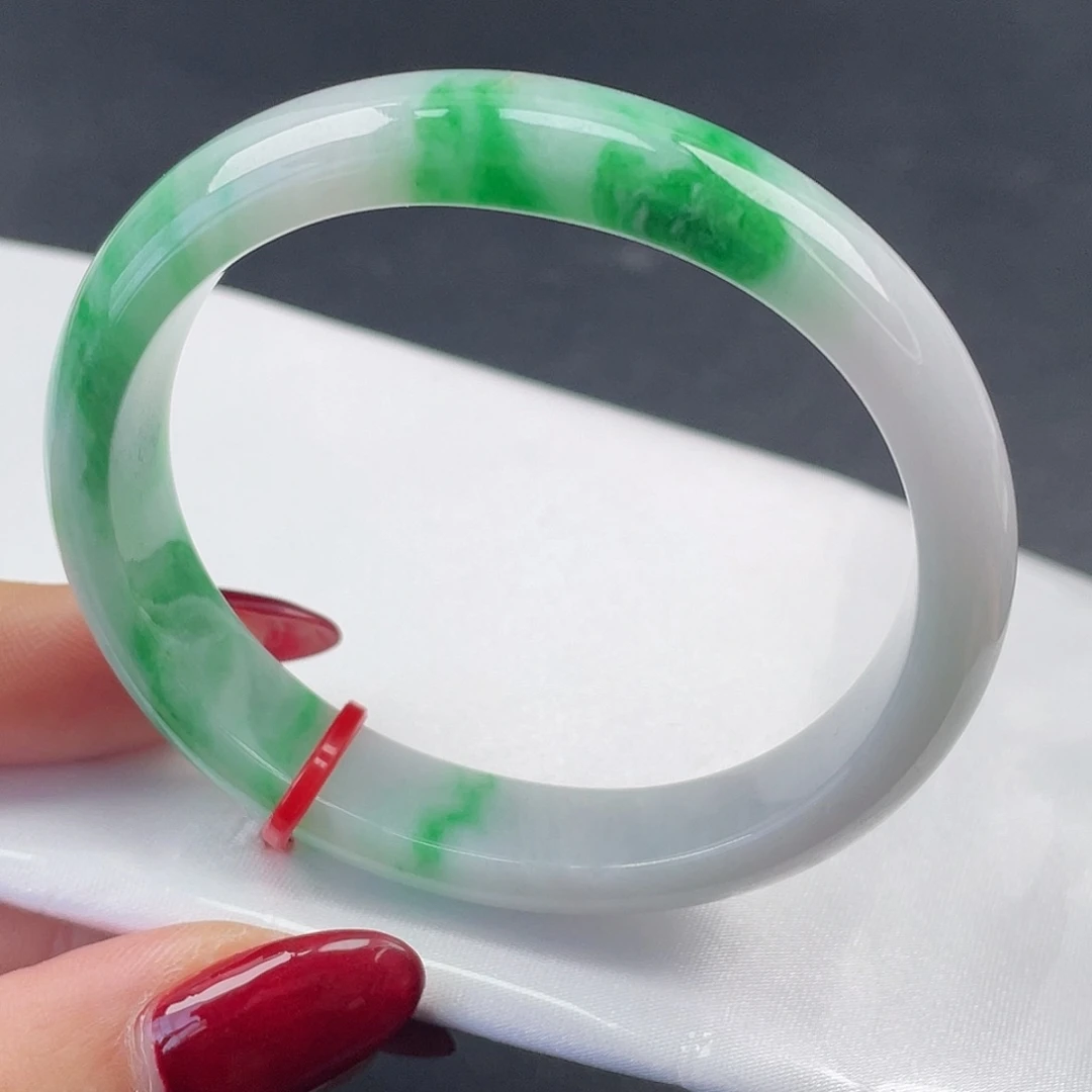 翡翠未镶嵌手镯54贵妃