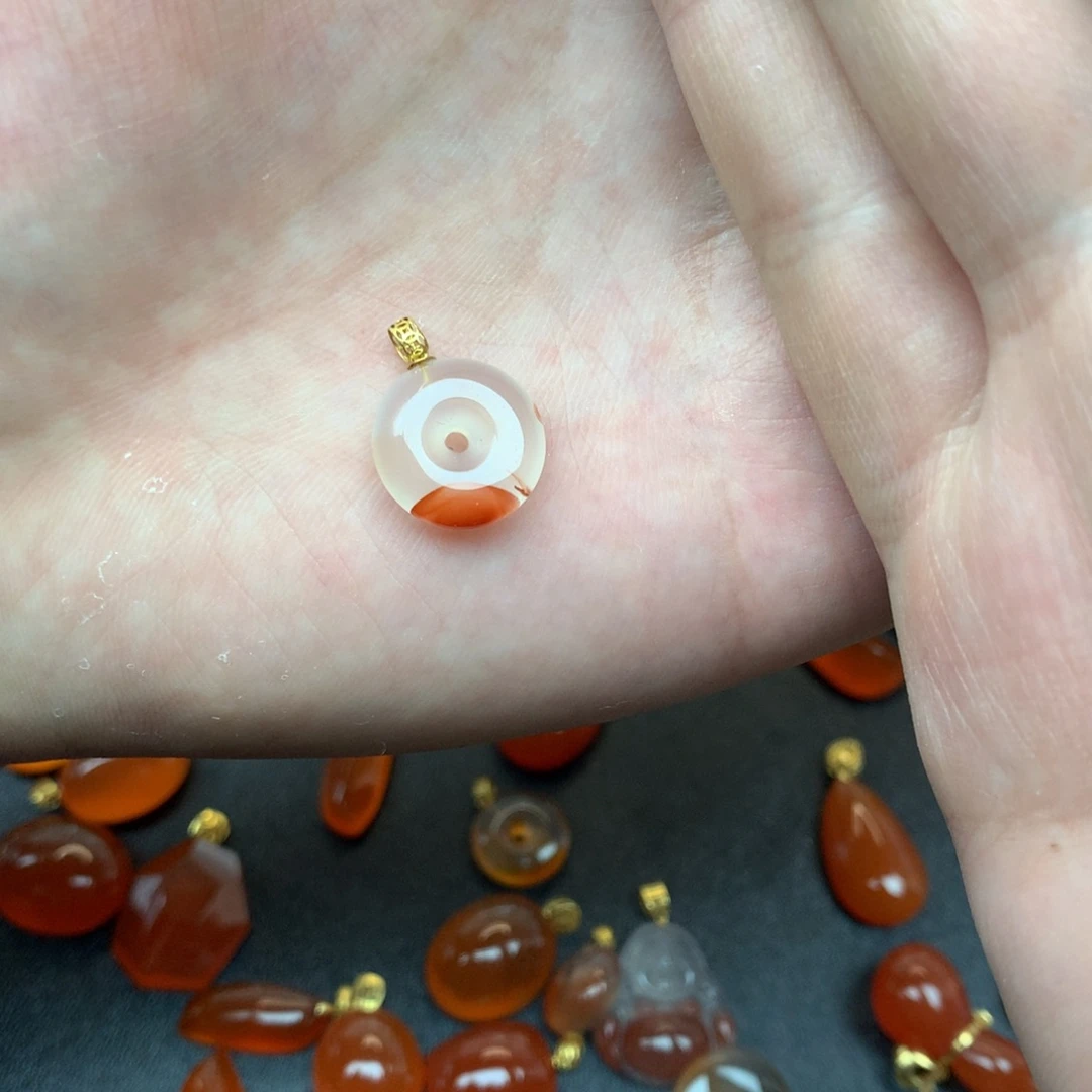 南红玛瑙颈饰未镶嵌