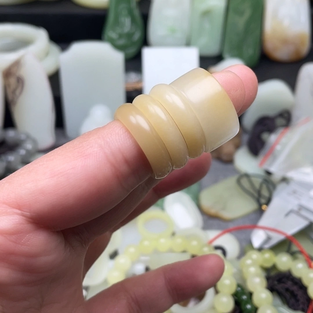 未镶嵌戒指和田玉下****人