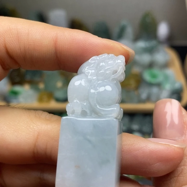 翡翠未镶嵌颈饰印章