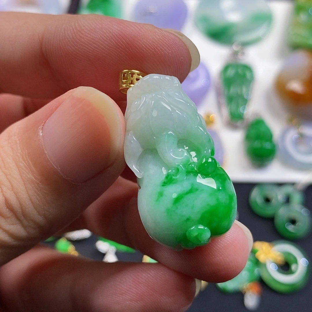 翡翠18K金镶嵌颈饰翡翠