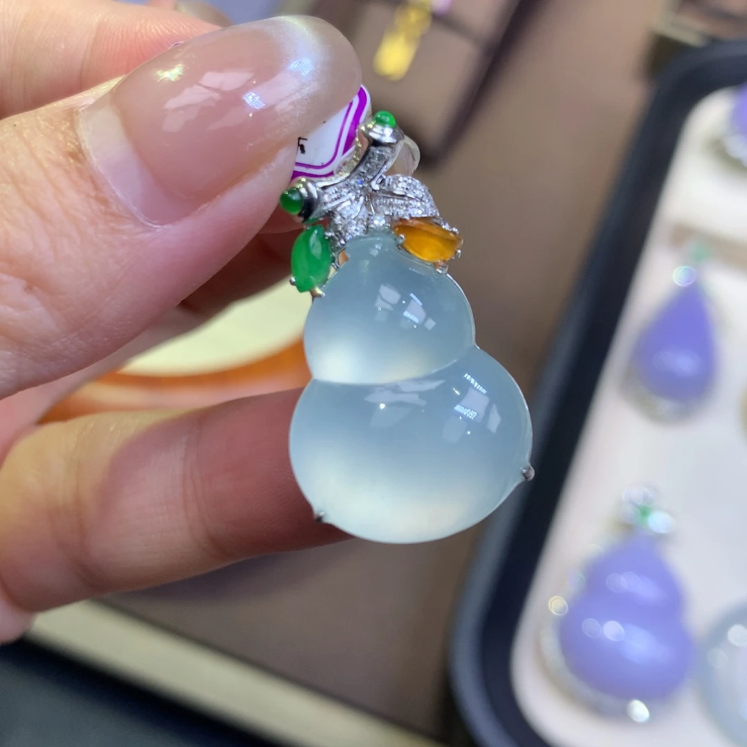 翡翠18K金镶嵌颈饰