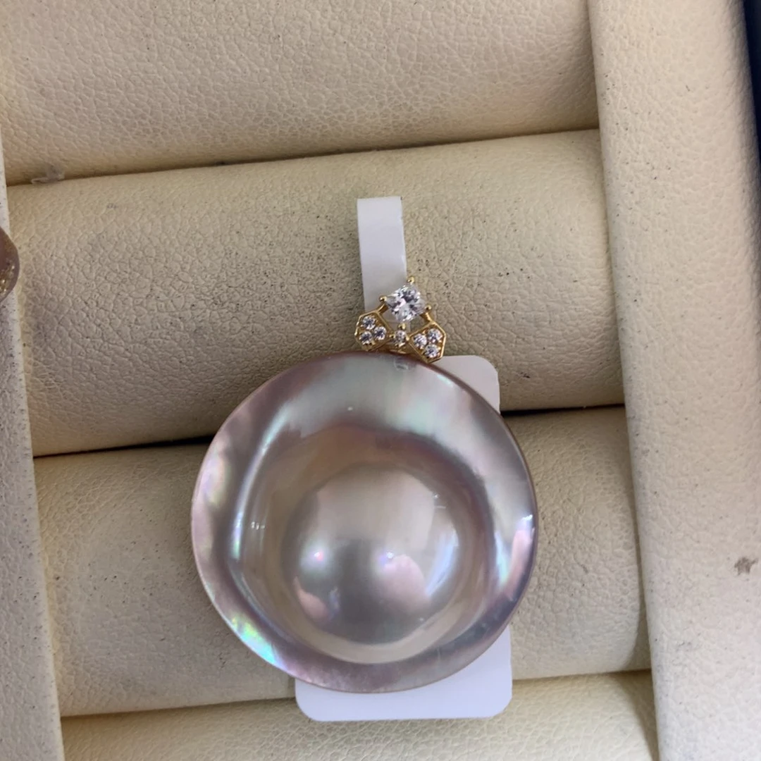 18K金镶嵌拼合珍珠（马贝珠）颈饰