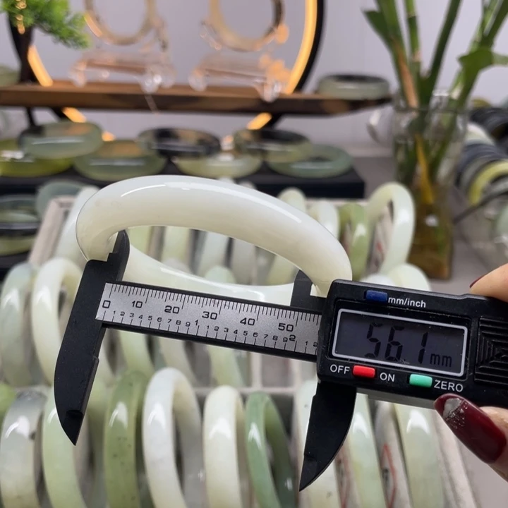 蛇纹石玉手镯未镶嵌54