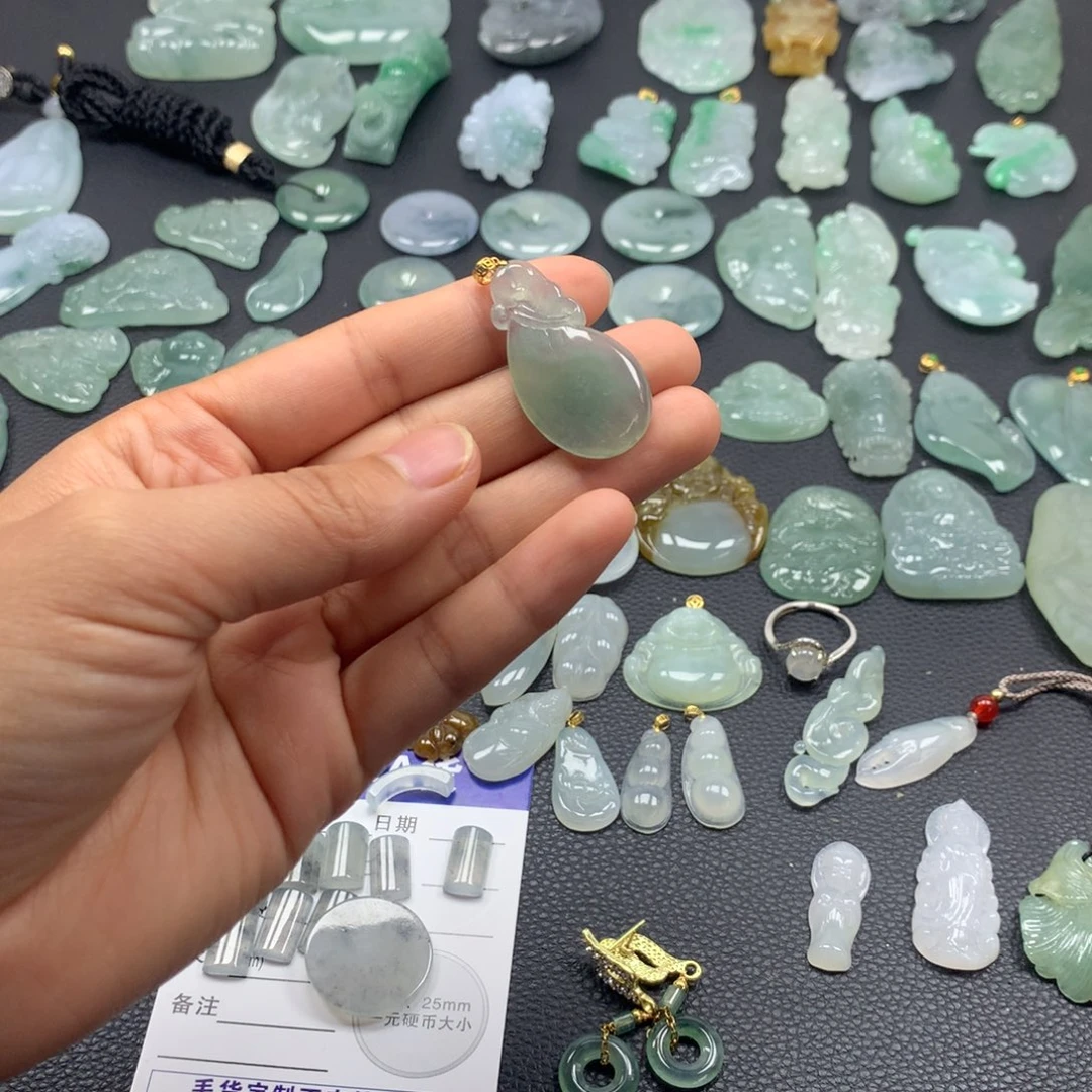 翡翠颈饰未镶嵌钱袋