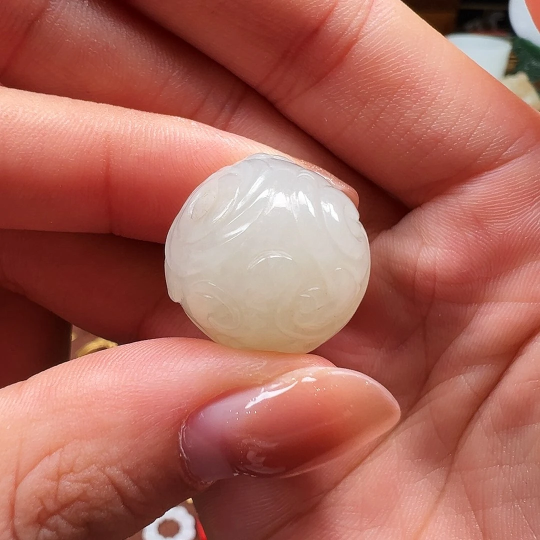 颈饰未镶嵌和田玉人**戏