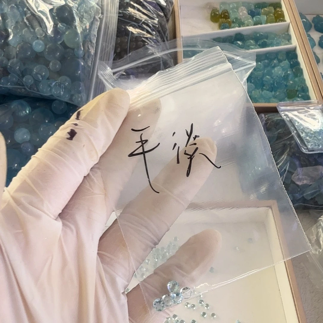 平***生未镶嵌颈饰水晶蓝