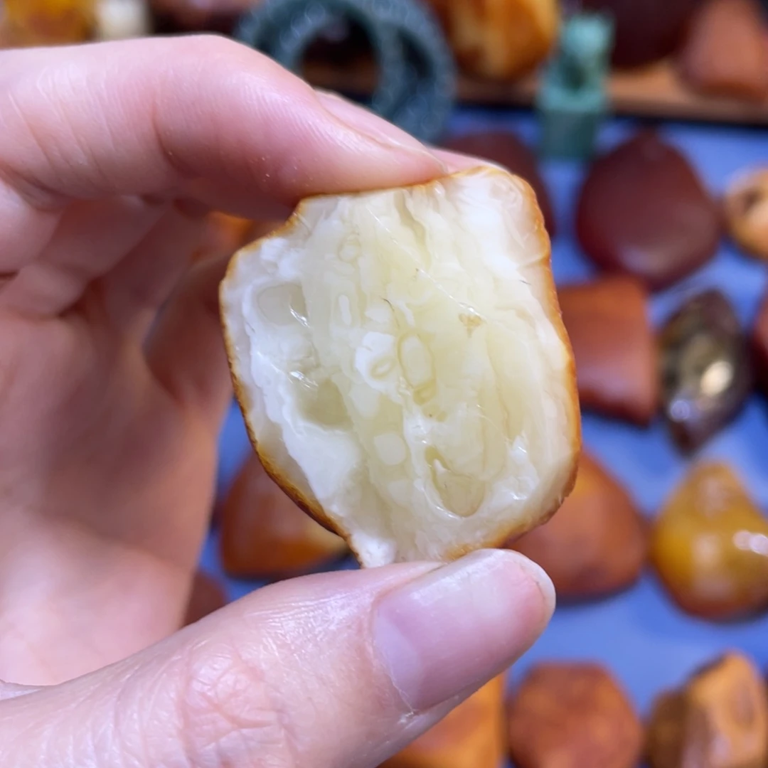 定制琥珀未镶嵌原石