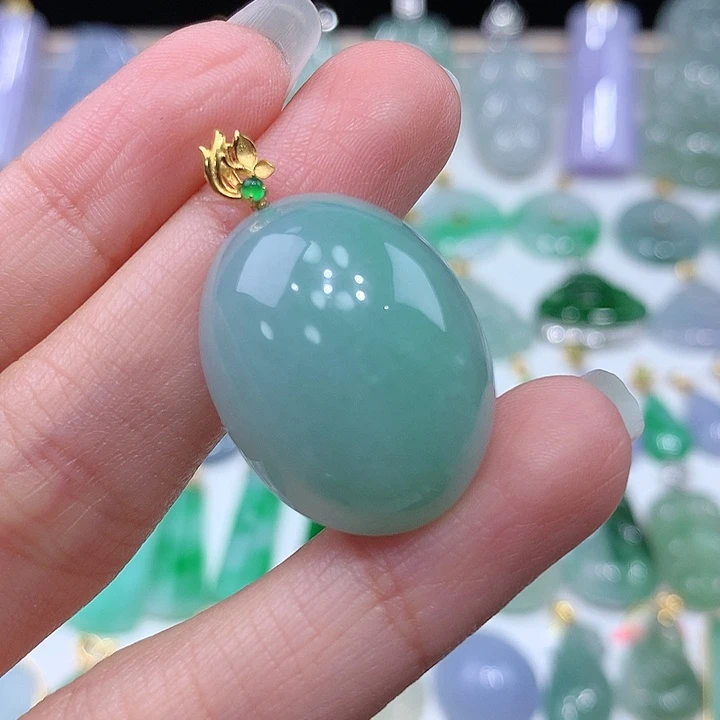 翡翠18K金镶嵌颈饰翡翠