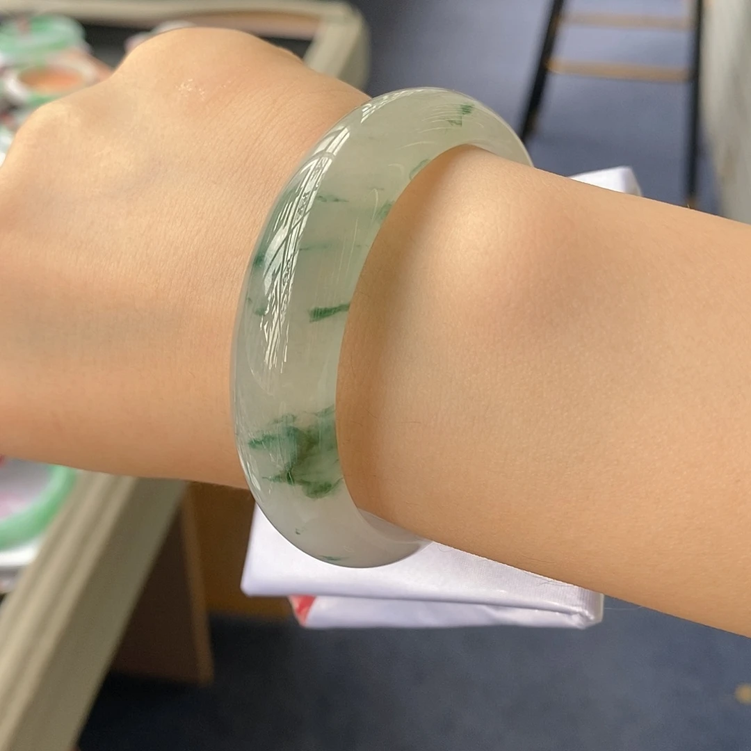 翡翠手镯未镶嵌手镯