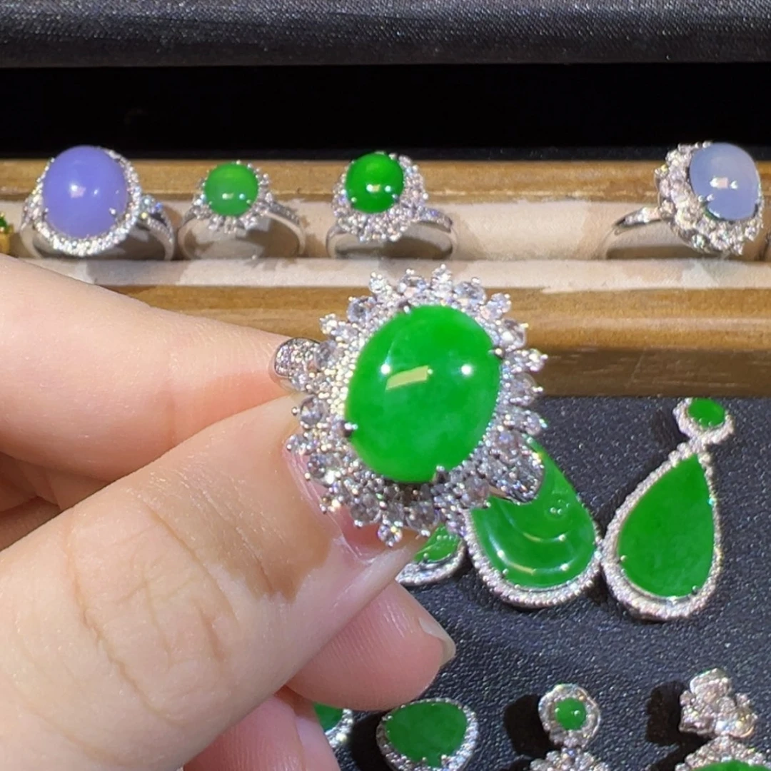 【闪购商品】吊坠(不含链)18K金镶嵌翡翠