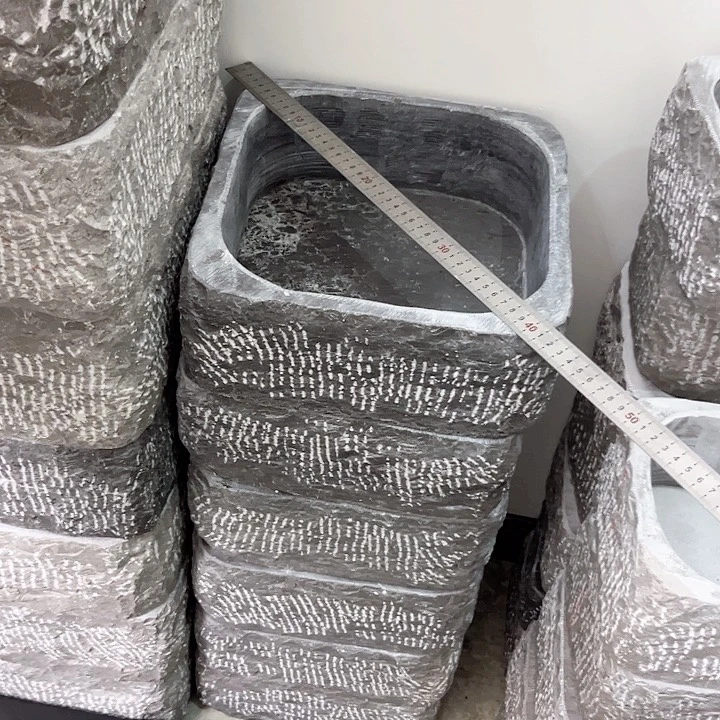 灰姑娘食材和贵州青石打造而成