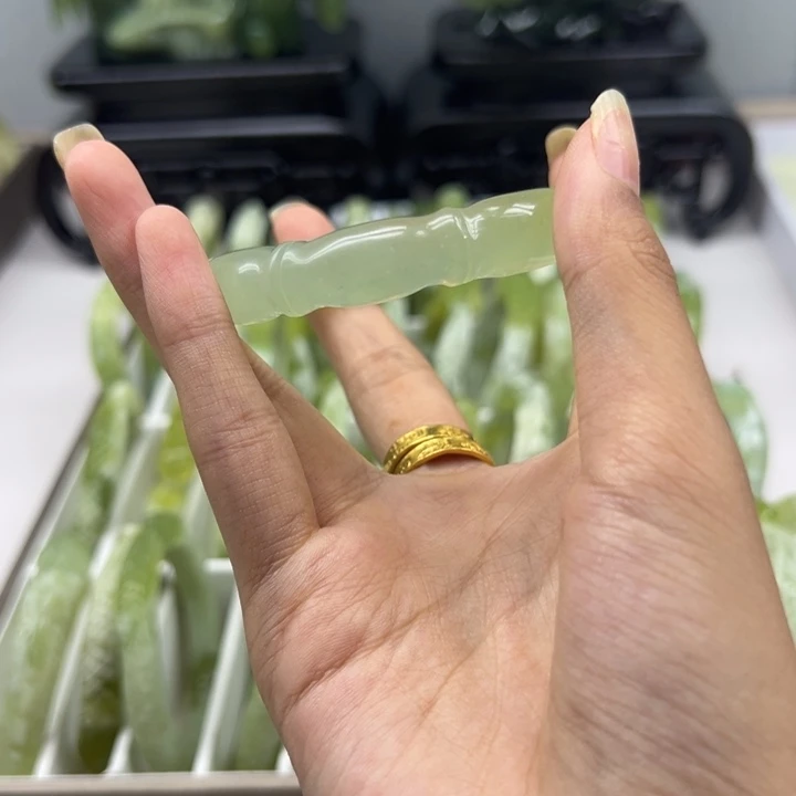 濄***栒未镶嵌蛇纹石玉手镯