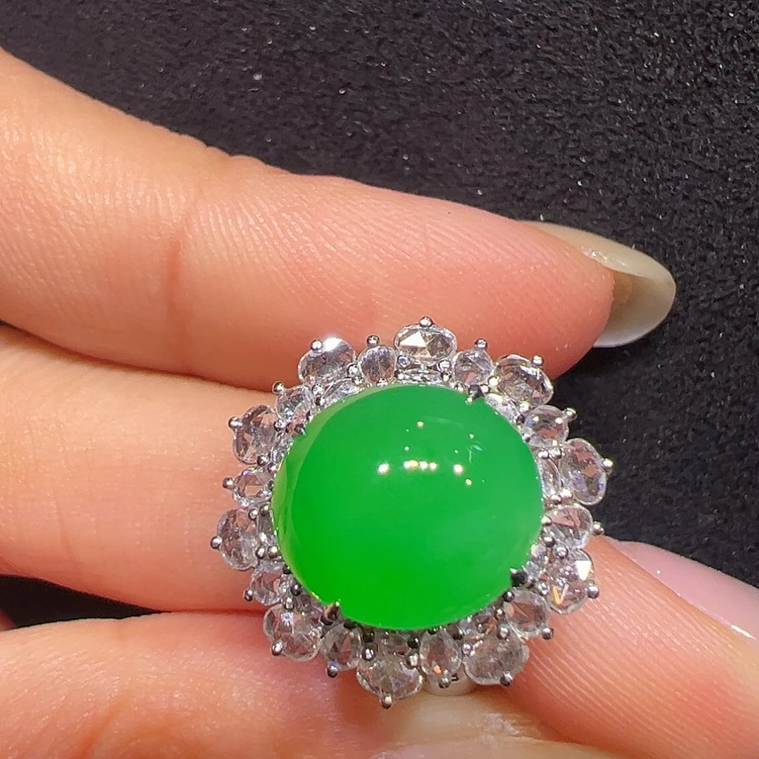 翡翠18K金镶嵌戒指蛋面