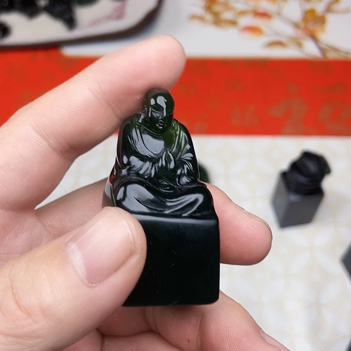 绿***杯蛇纹石玉未镶嵌挂件