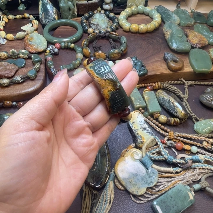 懿***桃岫岩河磨玉（透闪石质玉）未镶嵌珠宝半成品