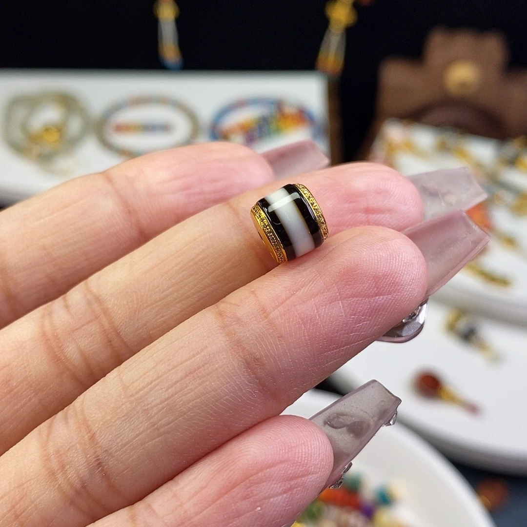 玛瑙/玉髓18K金镶嵌颈饰8.4x7.6