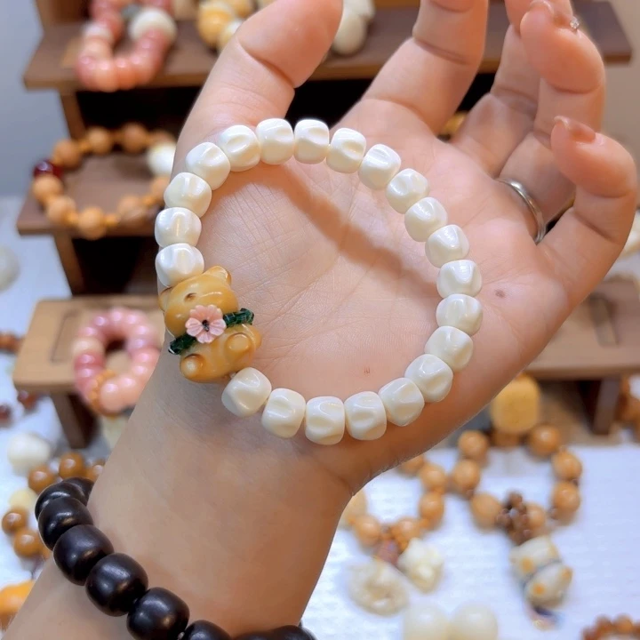 星月菩提手串牛骨百香籽10mm’象牙果小熊