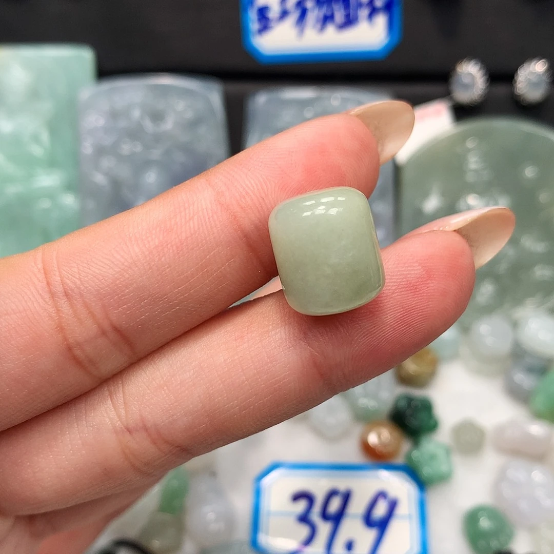 翡翠未镶嵌颈饰单珠